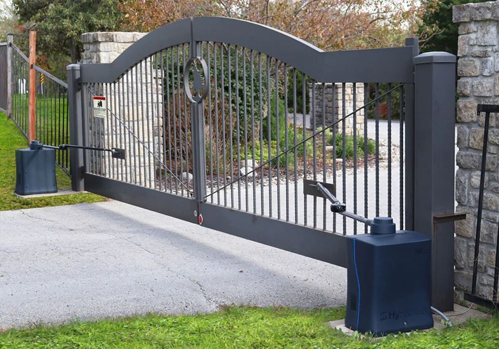 luxury fence contractors Beverly Hills